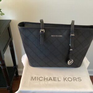MICHAEL KORS LARGE JET SET TRAVEL TOTE
